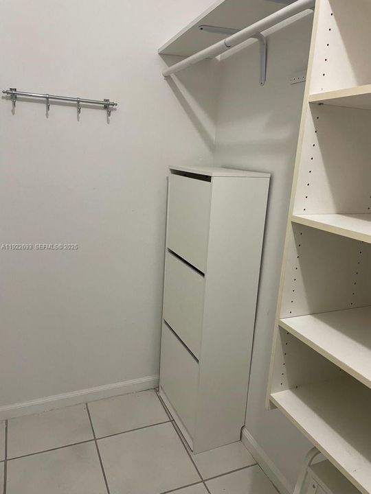 For Rent: $2,800 (3 beds, 2 baths, 1591 Square Feet)