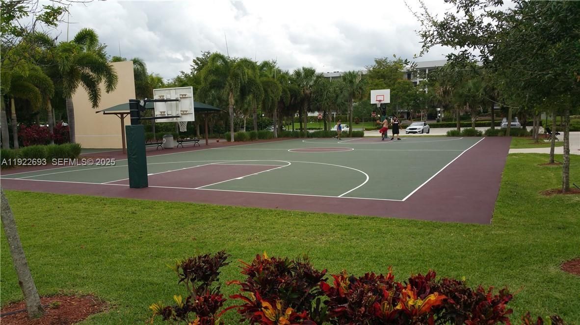 For Rent: $2,800 (3 beds, 2 baths, 1591 Square Feet)