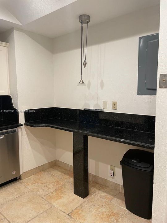 For Rent: $2,800 (3 beds, 2 baths, 1591 Square Feet)