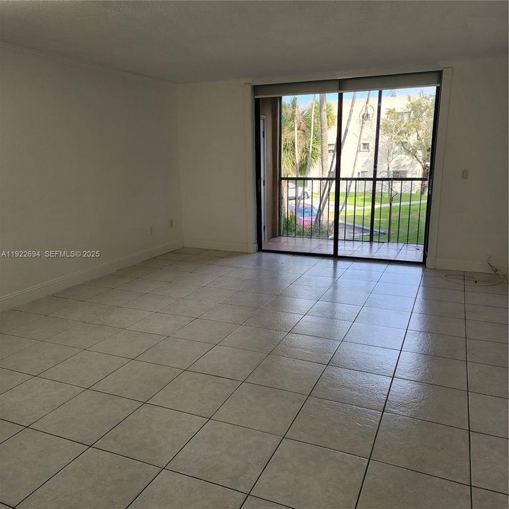 For Rent: $2,350 (2 beds, 2 baths, 965 Square Feet)