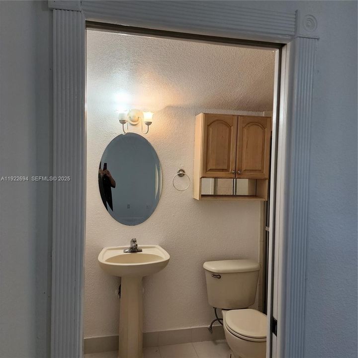 For Rent: $2,350 (2 beds, 2 baths, 965 Square Feet)