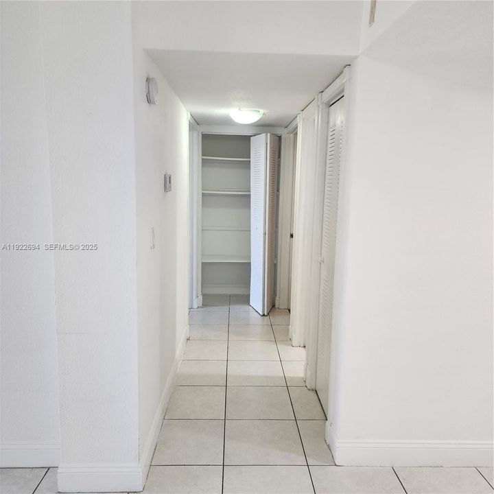 For Rent: $2,350 (2 beds, 2 baths, 965 Square Feet)