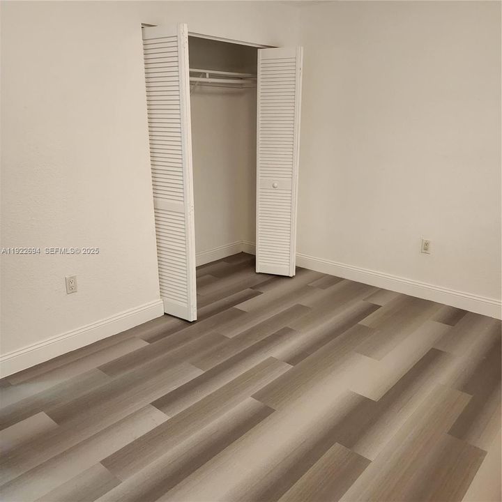 For Rent: $2,350 (2 beds, 2 baths, 965 Square Feet)