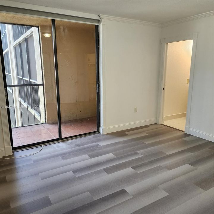 For Rent: $2,350 (2 beds, 2 baths, 965 Square Feet)