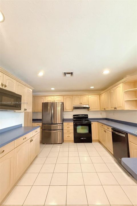 Active With Contract: $1,600,000 (3 beds, 2 baths, 3179 Square Feet)