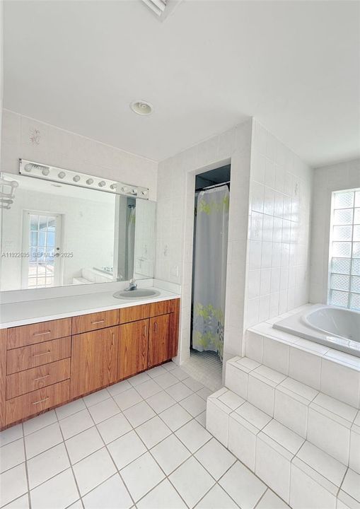 Active With Contract: $1,600,000 (3 beds, 2 baths, 3179 Square Feet)