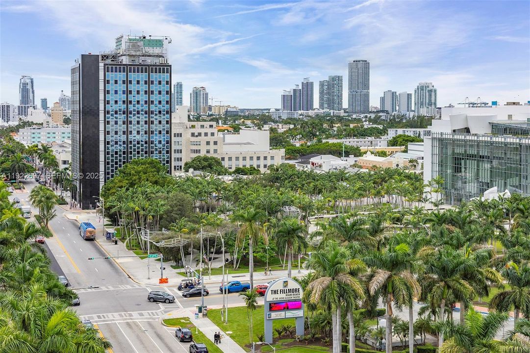 For Sale: $689,000 (2 beds, 2 baths, 960 Square Feet)