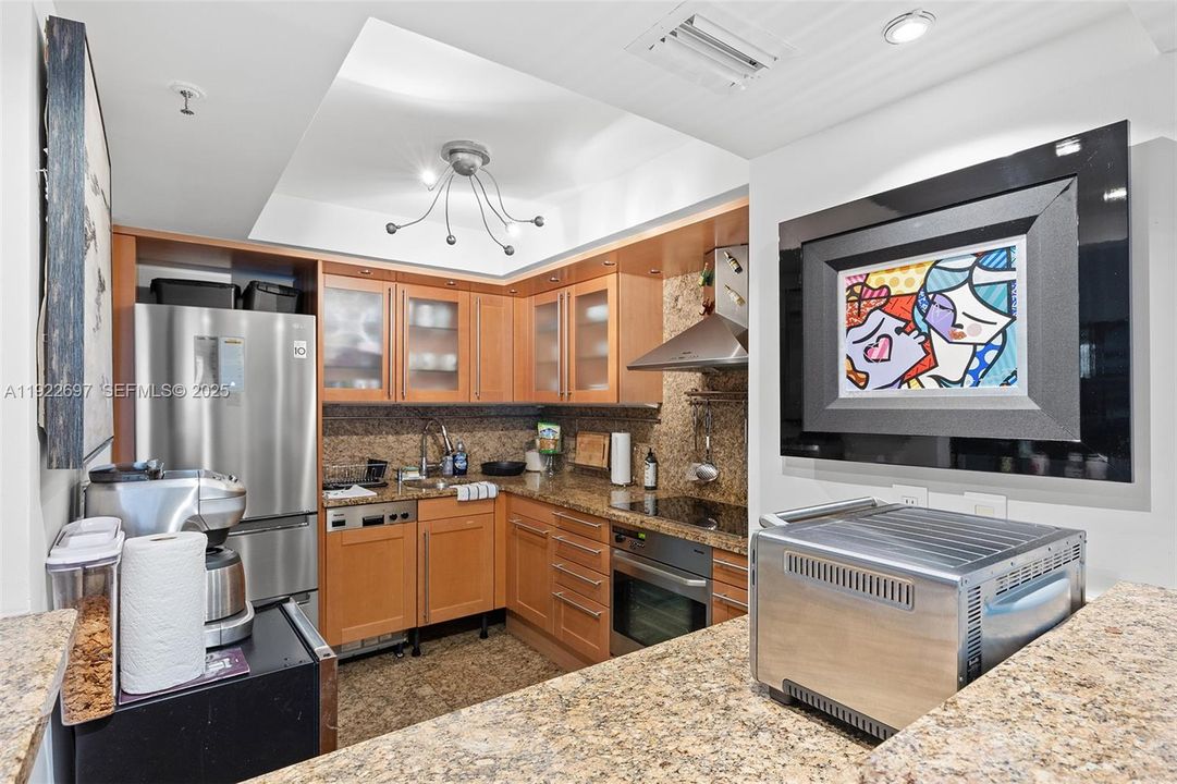 For Sale: $689,000 (2 beds, 2 baths, 960 Square Feet)