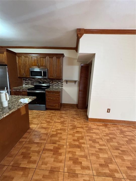 出租: $2,500 (2 贝兹, 2 浴室, 824 平方英尺)