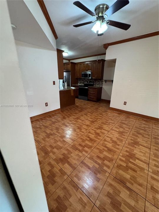 出租: $2,500 (2 贝兹, 2 浴室, 824 平方英尺)