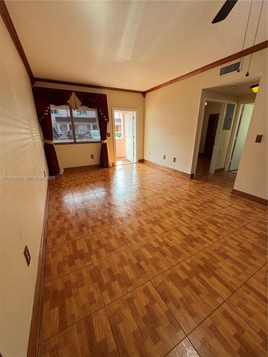 出租: $2,500 (2 贝兹, 2 浴室, 824 平方英尺)