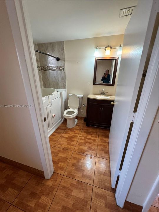 出租: $2,500 (2 贝兹, 2 浴室, 824 平方英尺)