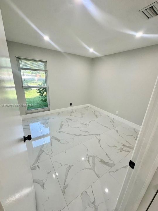 En Renta: $4,700 (3 camas, 2 baños, 1423 Pies cuadrados)