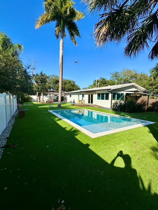 En Renta: $4,700 (3 camas, 2 baños, 1423 Pies cuadrados)