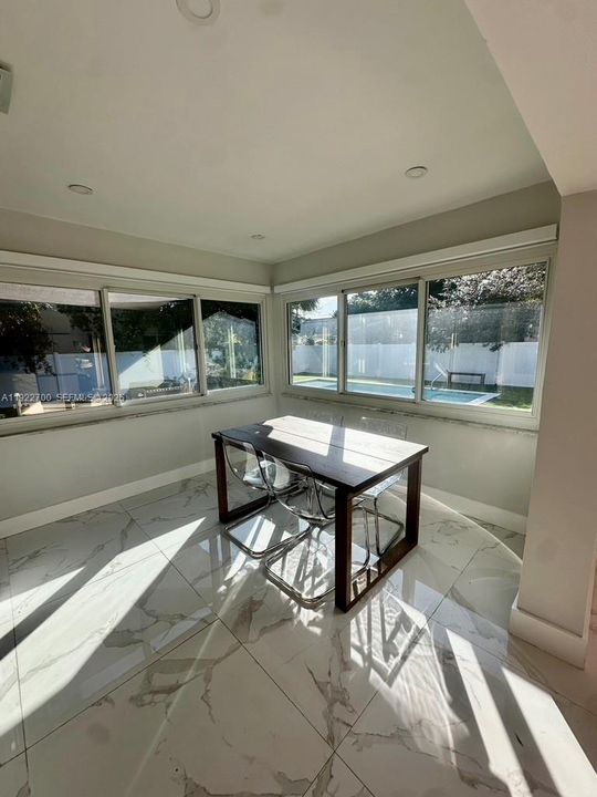 En Renta: $4,700 (3 camas, 2 baños, 1423 Pies cuadrados)