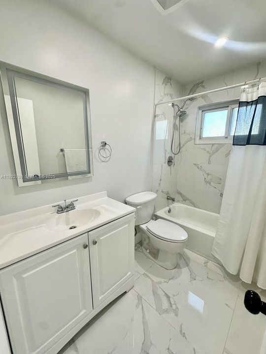 En Renta: $4,700 (3 camas, 2 baños, 1423 Pies cuadrados)