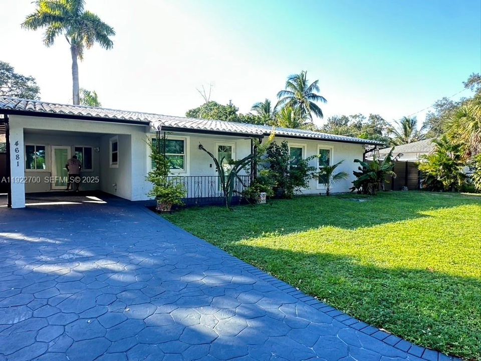 En Renta: $4,700 (3 camas, 2 baños, 1423 Pies cuadrados)