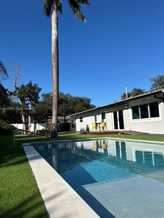 En Renta: $4,700 (3 camas, 2 baños, 1423 Pies cuadrados)