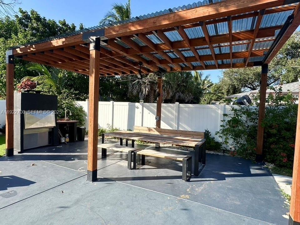 En Renta: $4,700 (3 camas, 2 baños, 1423 Pies cuadrados)