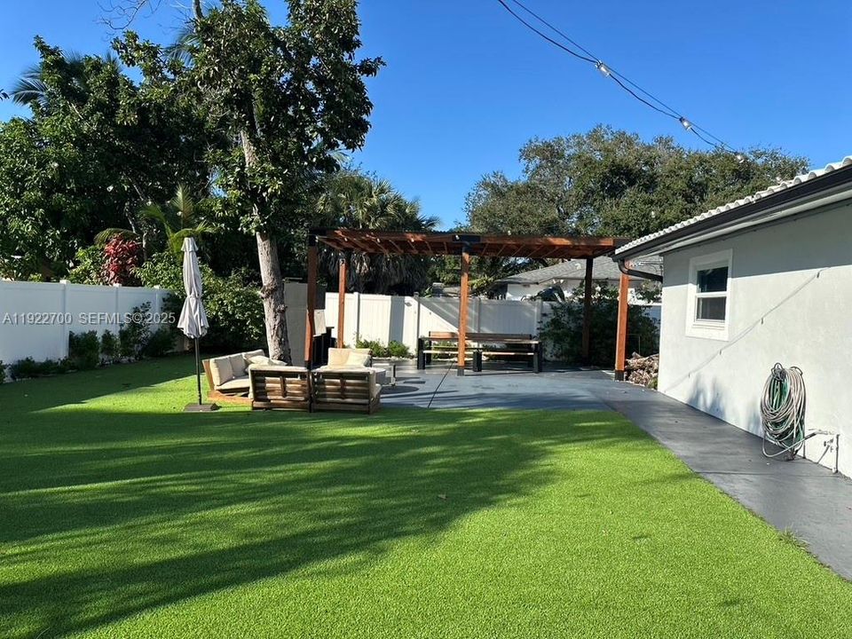 En Renta: $4,700 (3 camas, 2 baños, 1423 Pies cuadrados)