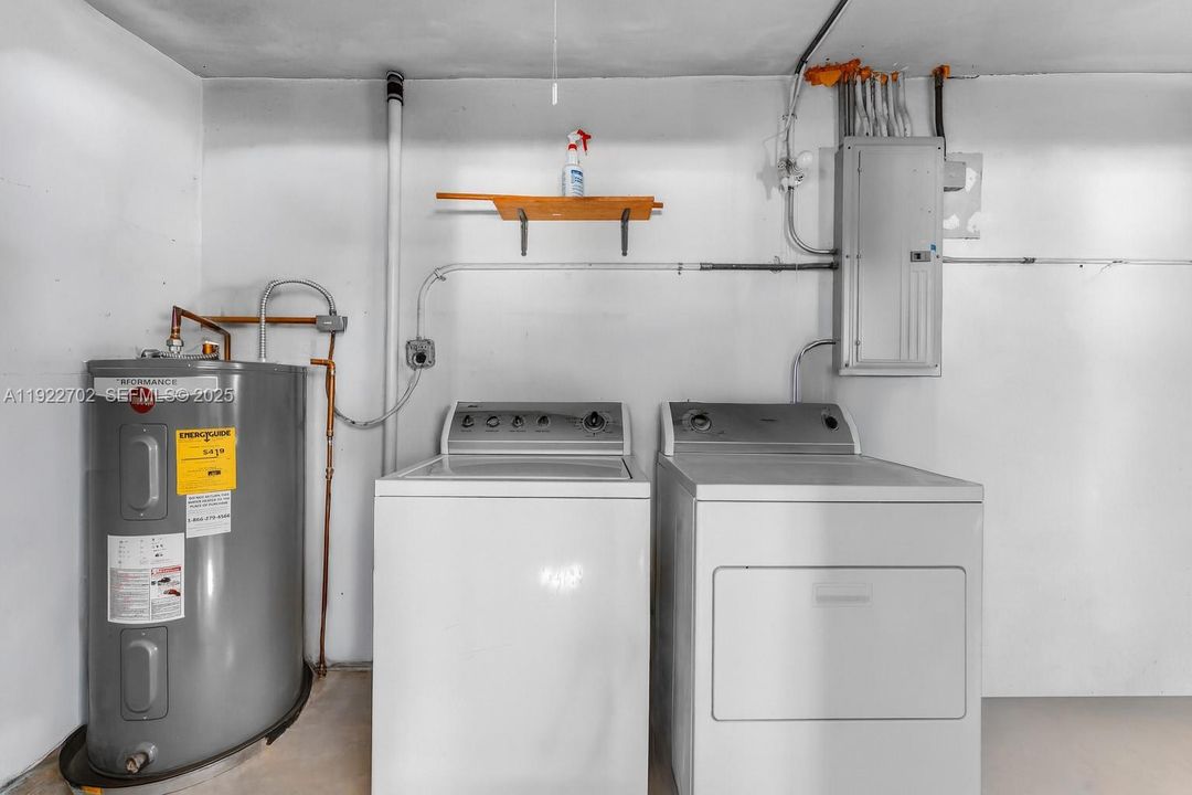 На продажу: $949,900 (4 спален, 2 ванн, 2028 Квадратных фут)