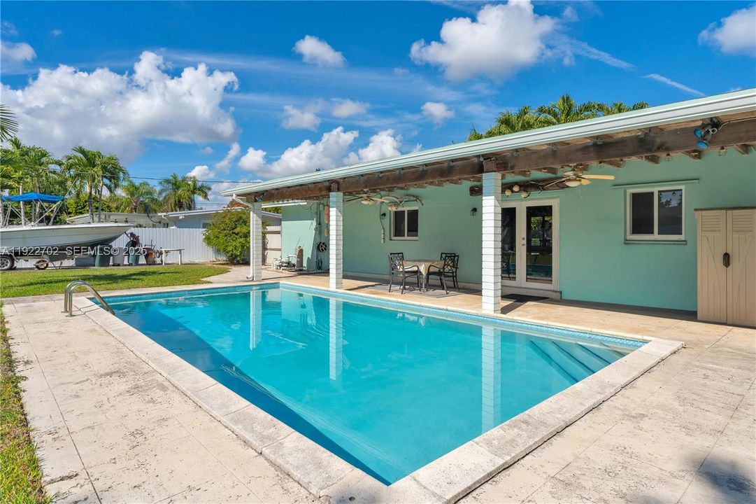 На продажу: $949,900 (4 спален, 2 ванн, 2028 Квадратных фут)