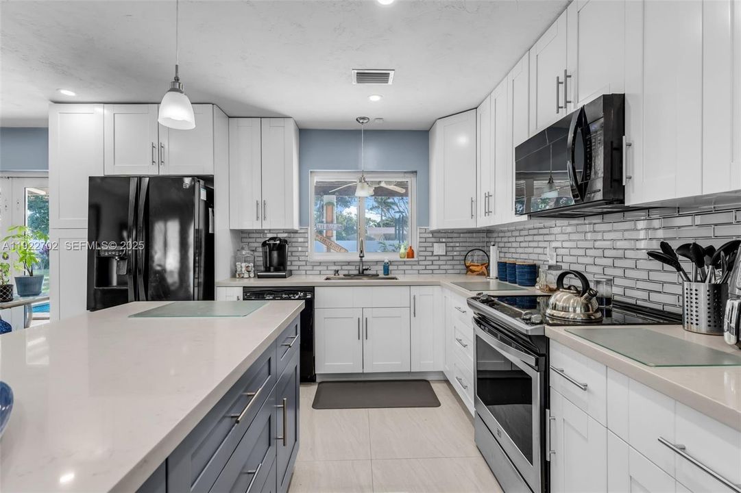 На продажу: $949,900 (4 спален, 2 ванн, 2028 Квадратных фут)