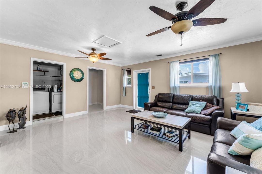 На продажу: $949,900 (4 спален, 2 ванн, 2028 Квадратных фут)