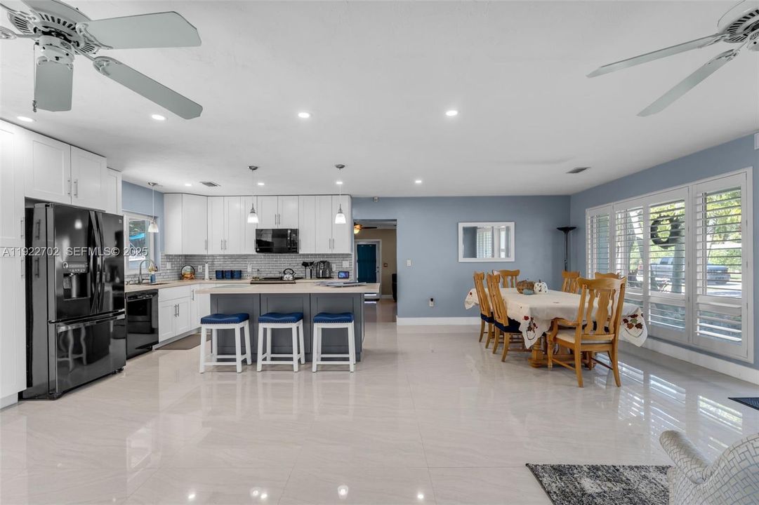 На продажу: $949,900 (4 спален, 2 ванн, 2028 Квадратных фут)