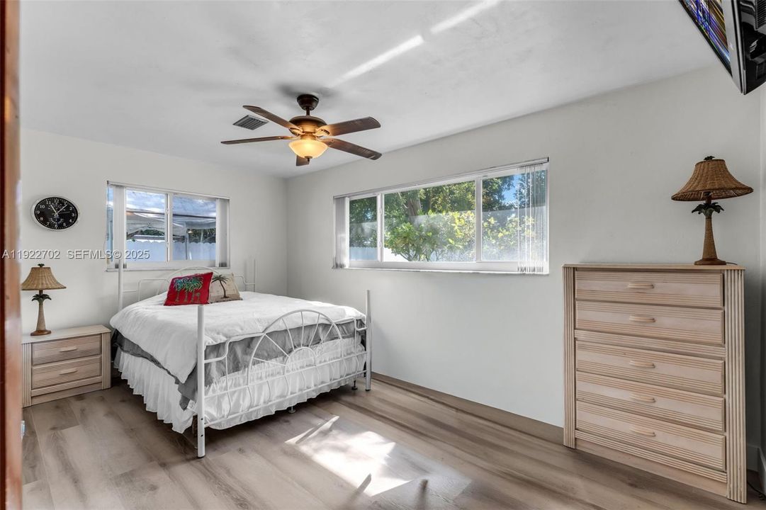 На продажу: $949,900 (4 спален, 2 ванн, 2028 Квадратных фут)