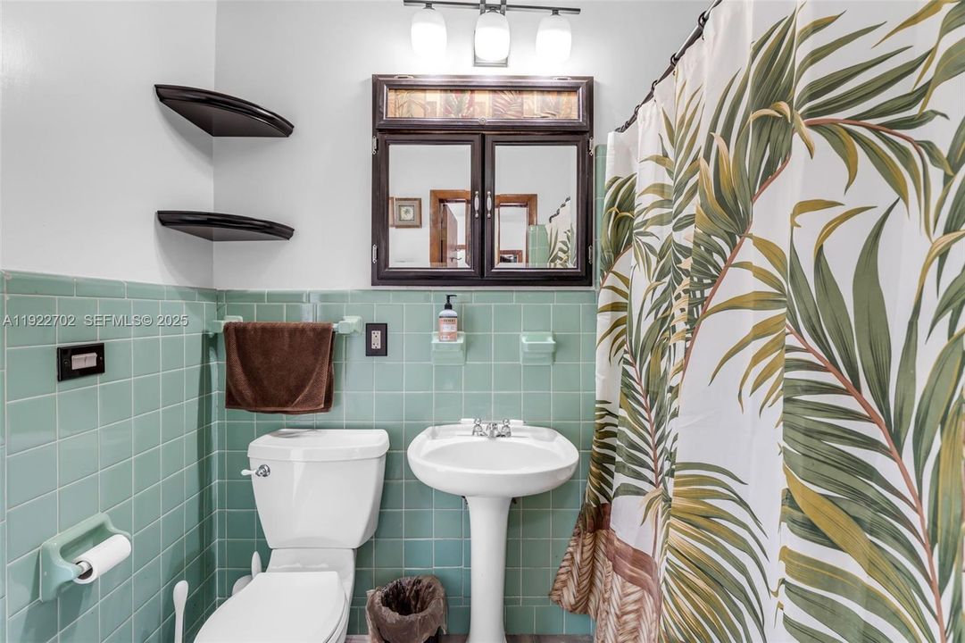 На продажу: $949,900 (4 спален, 2 ванн, 2028 Квадратных фут)