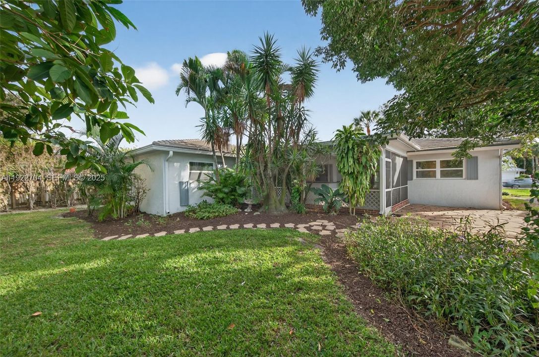 For Sale: $775,000 (4 beds, 2 baths, 1896 Square Feet)