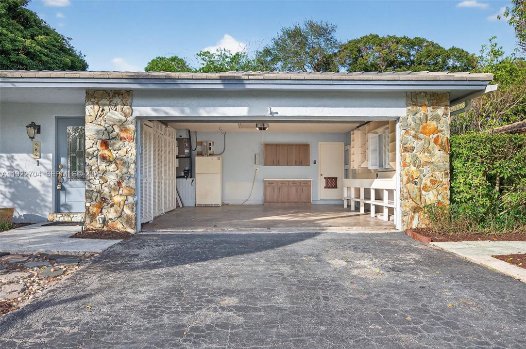 For Sale: $775,000 (4 beds, 2 baths, 1896 Square Feet)