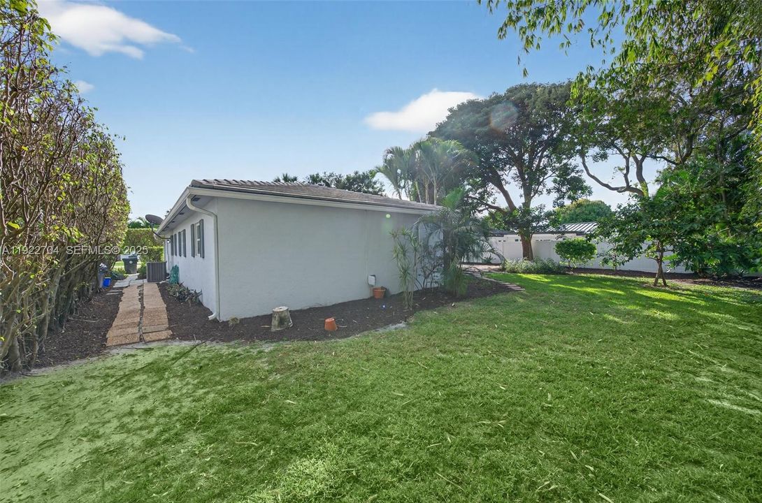 For Sale: $775,000 (4 beds, 2 baths, 1896 Square Feet)