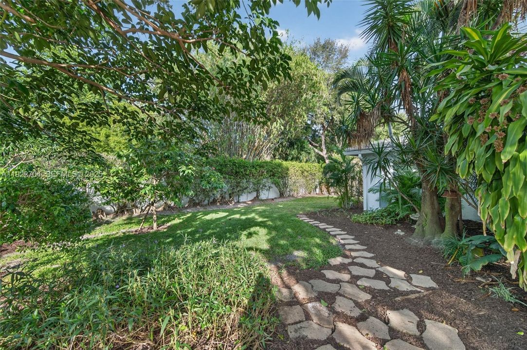 For Sale: $775,000 (4 beds, 2 baths, 1896 Square Feet)