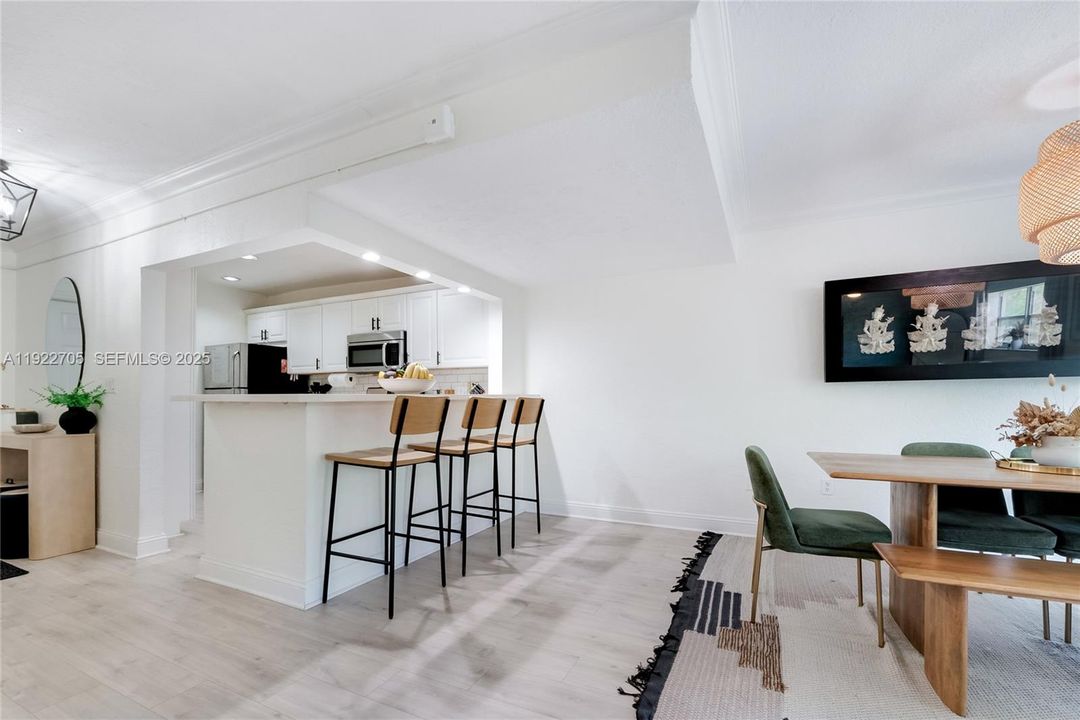 For Sale: $450,000 (3 beds, 2 baths, 1290 Square Feet)