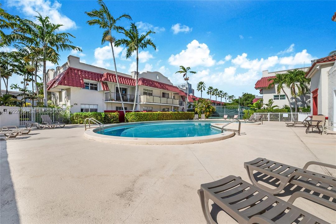 For Sale: $450,000 (3 beds, 2 baths, 1290 Square Feet)