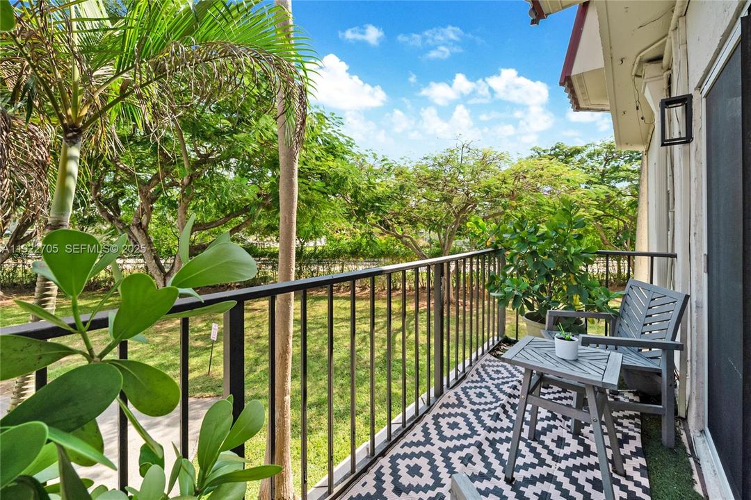 For Sale: $450,000 (3 beds, 2 baths, 1290 Square Feet)