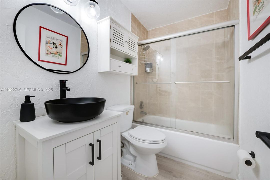 For Sale: $450,000 (3 beds, 2 baths, 1290 Square Feet)