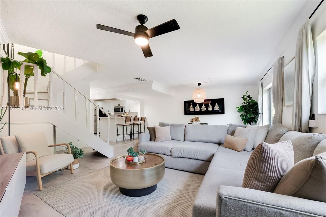 For Sale: $450,000 (3 beds, 2 baths, 1290 Square Feet)