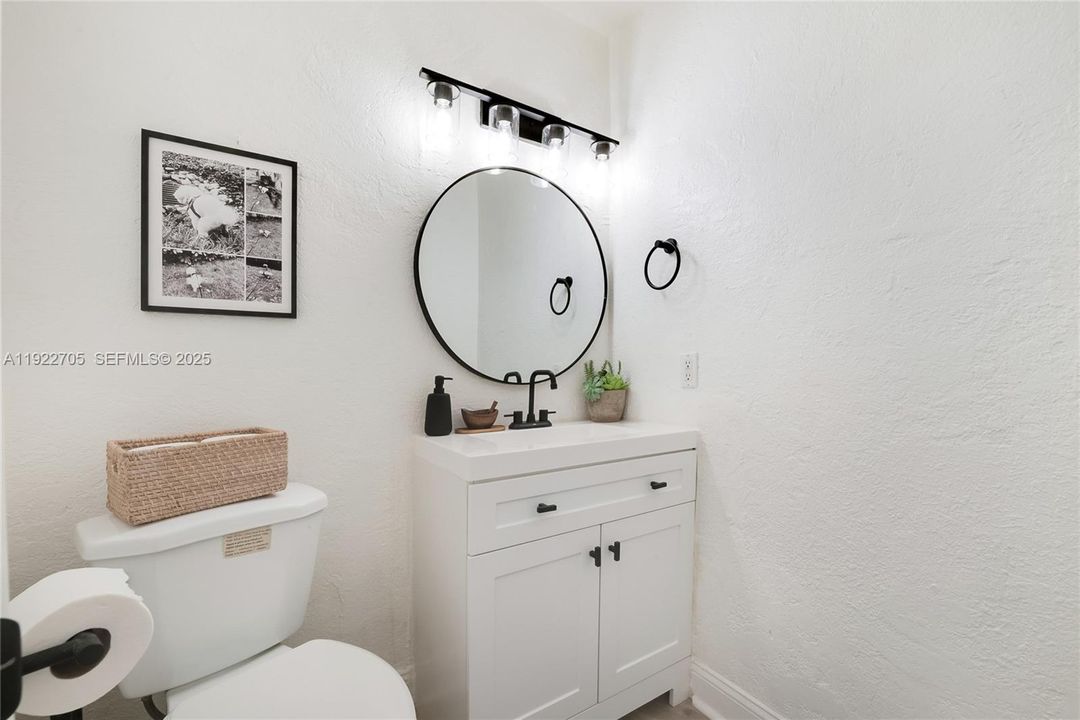 For Sale: $450,000 (3 beds, 2 baths, 1290 Square Feet)