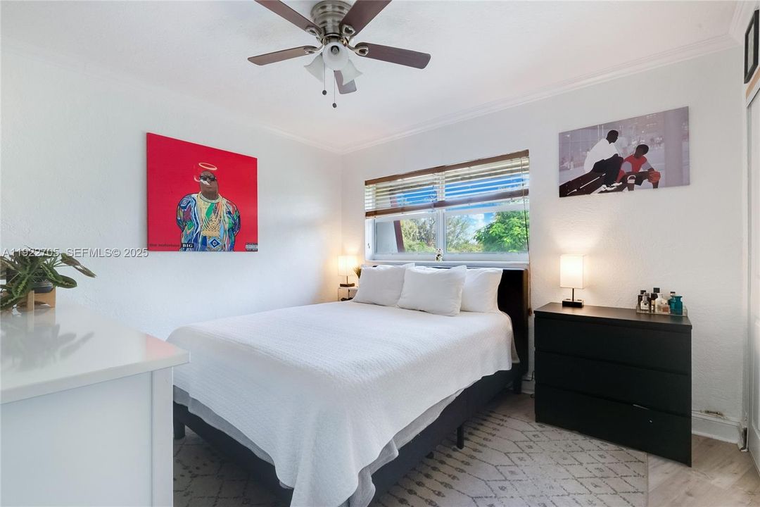 For Sale: $450,000 (3 beds, 2 baths, 1290 Square Feet)