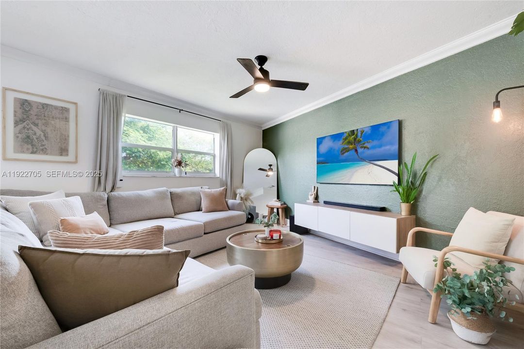 For Sale: $450,000 (3 beds, 2 baths, 1290 Square Feet)