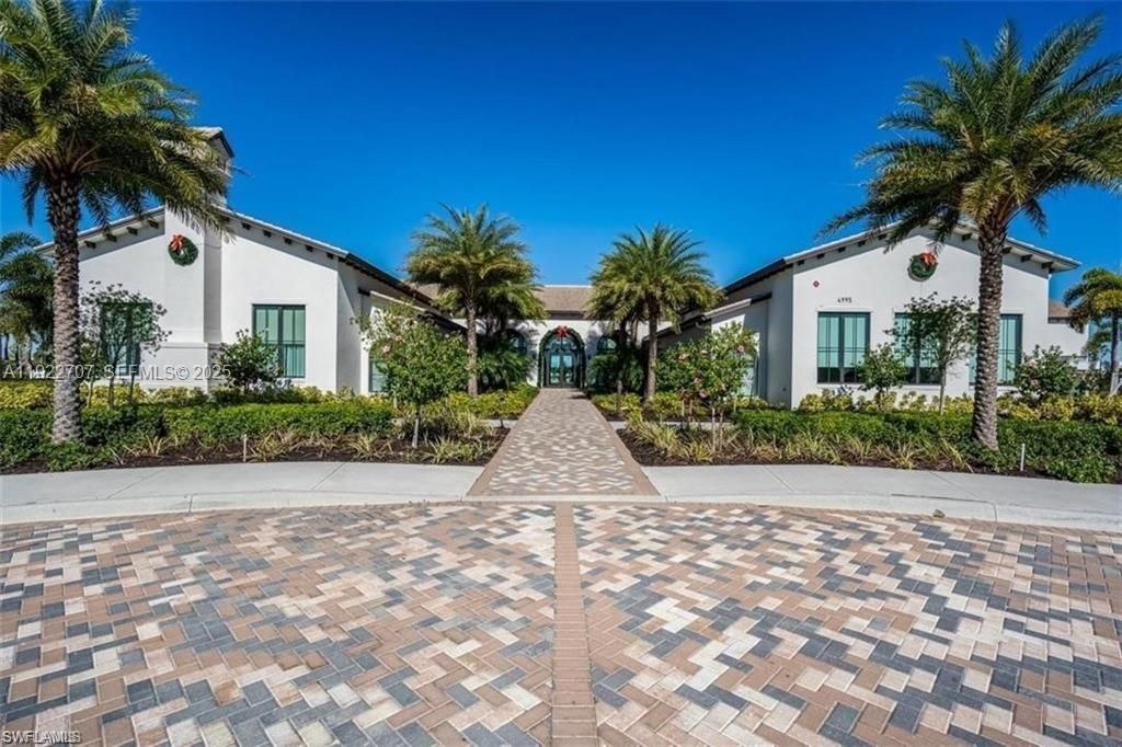 For Rent: $2,500 (3 beds, 2 baths, 2028 Square Feet)