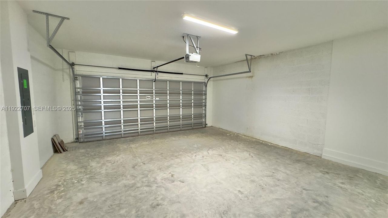 For Rent: $2,500 (3 beds, 2 baths, 2028 Square Feet)