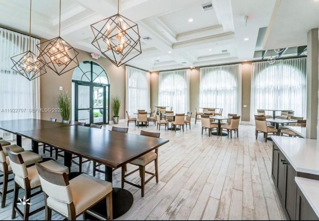 For Rent: $2,500 (3 beds, 2 baths, 2028 Square Feet)