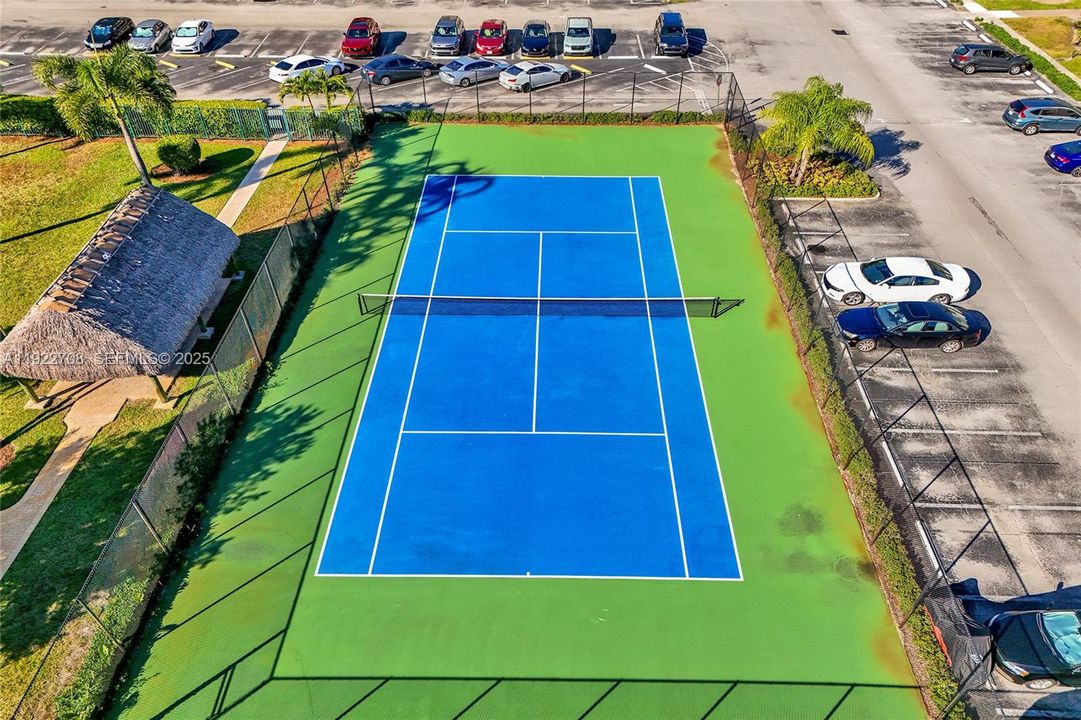 For Sale: $239,000 (2 beds, 2 baths, 782 Square Feet)