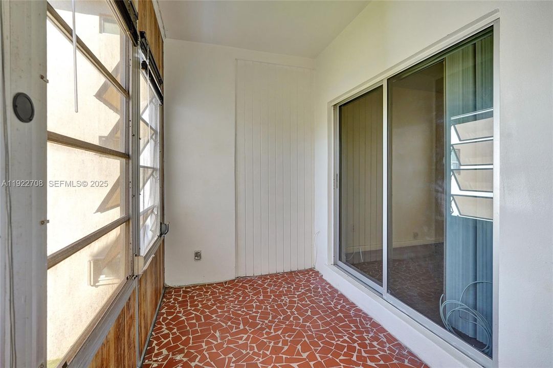 For Sale: $239,000 (2 beds, 2 baths, 782 Square Feet)