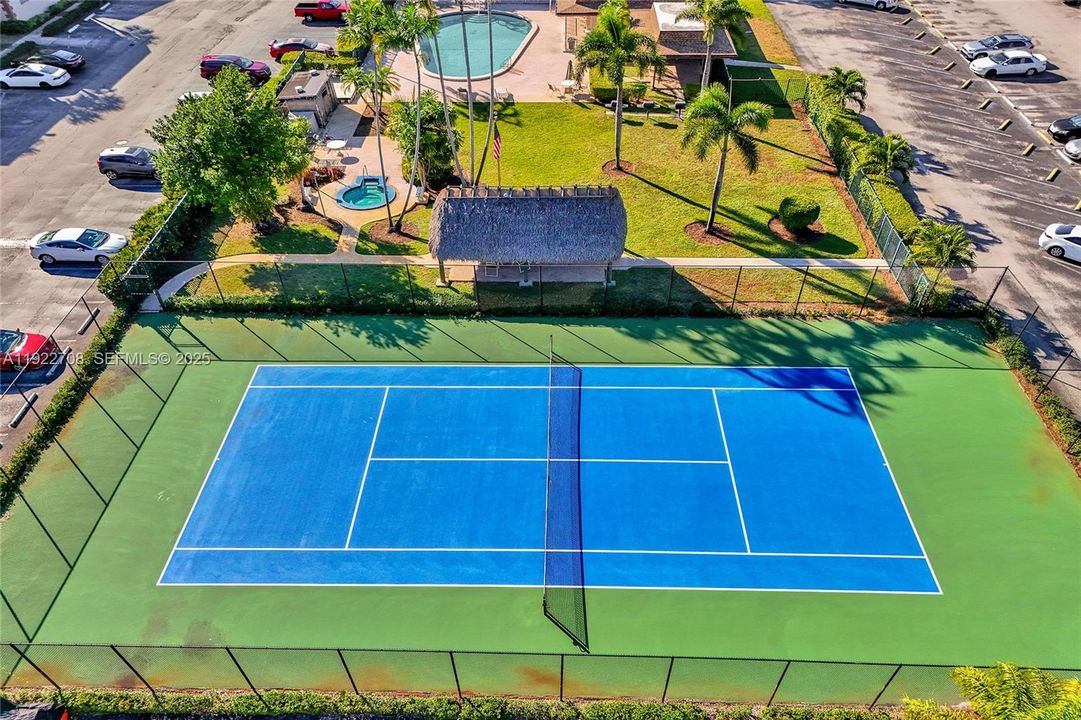 For Sale: $239,000 (2 beds, 2 baths, 782 Square Feet)