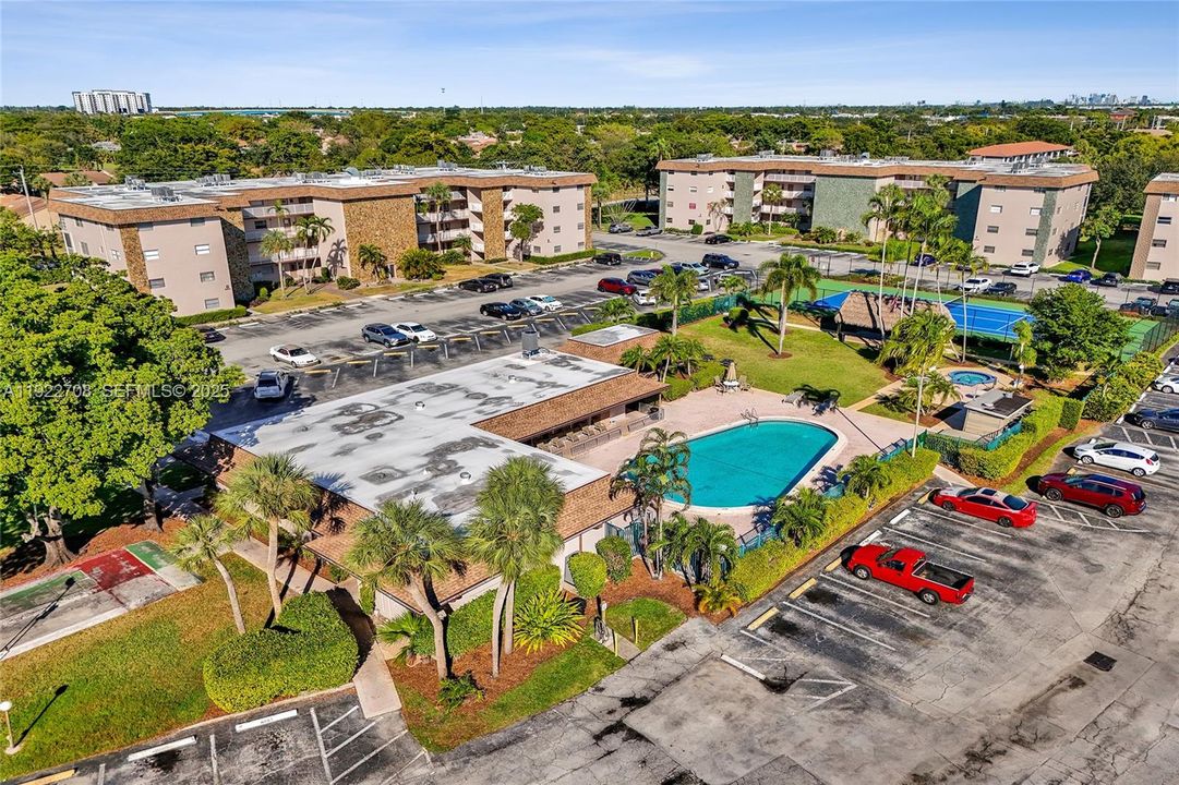 For Sale: $239,000 (2 beds, 2 baths, 782 Square Feet)